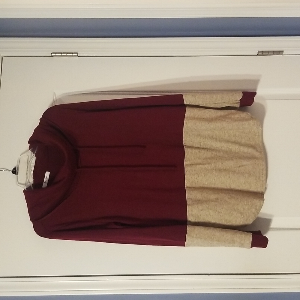XL Burgundy and tan cowl neck top
